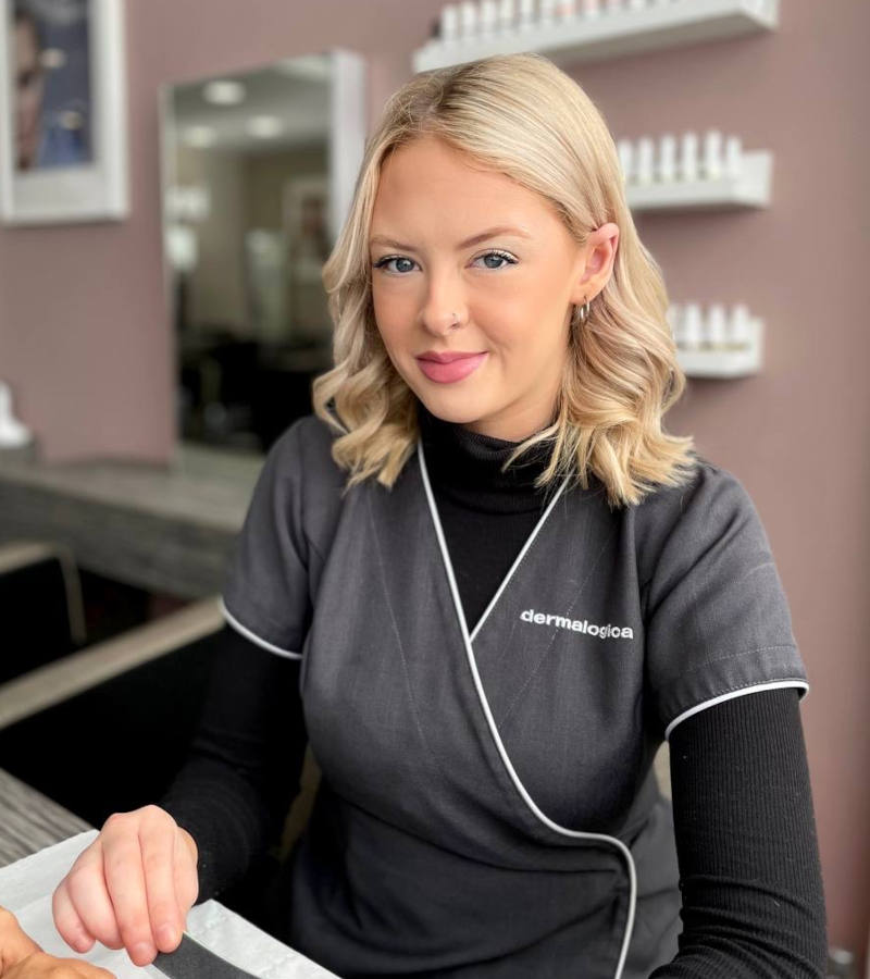 Read more about the article Niamh – Beauty Therapist